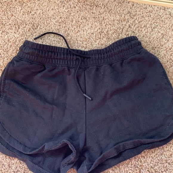 Gymshark Legacy Loose Fitness Shorts - Black - Picture 2 of 3